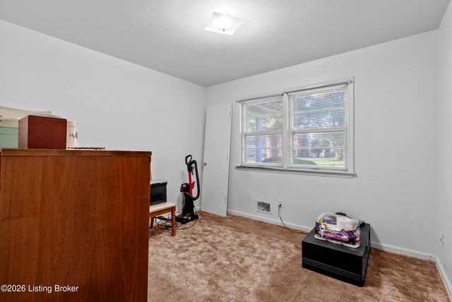 7013 Sun Valley Dr, Louisville, KY 40272