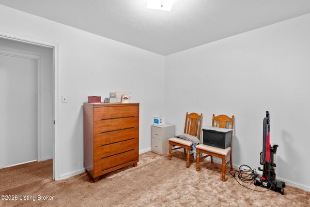 7013 Sun Valley Dr, Louisville, KY 40272
