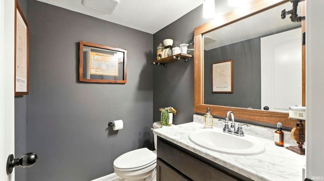 1042 Sicilian Passage, Fort Wayne, IN 46818