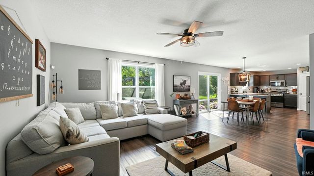 1042 Sicilian Passage, Fort Wayne, IN 46818