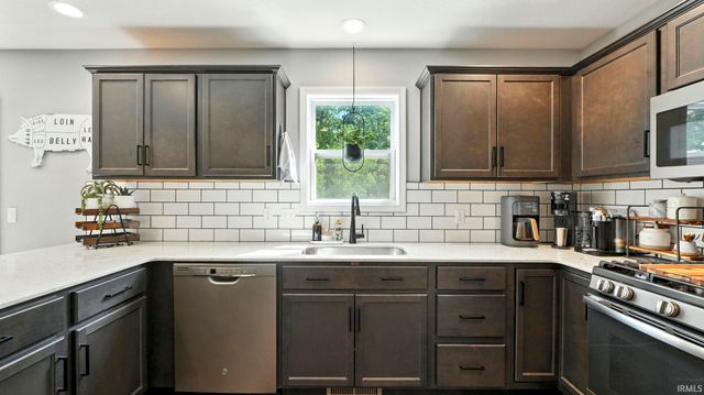 1042 Sicilian Passage, Fort Wayne, IN 46818