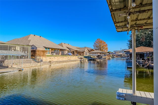 704 Tahiti Drive, Granbury, TX 76048