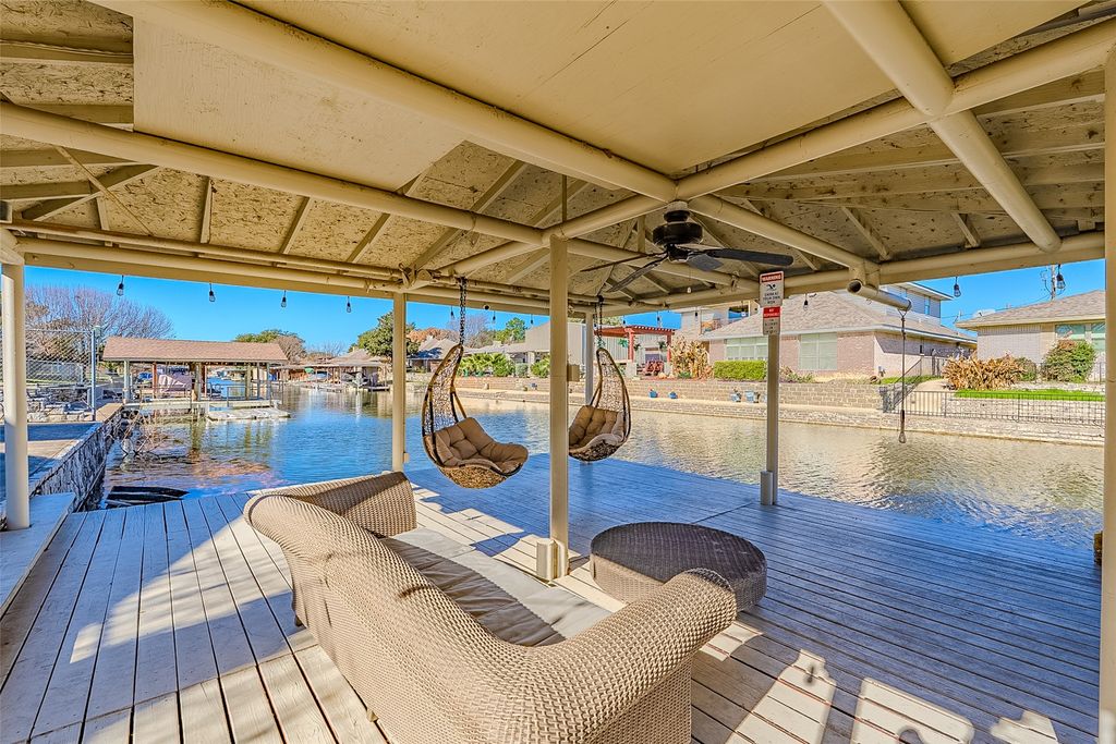 704 Tahiti Drive, Granbury, TX 76048