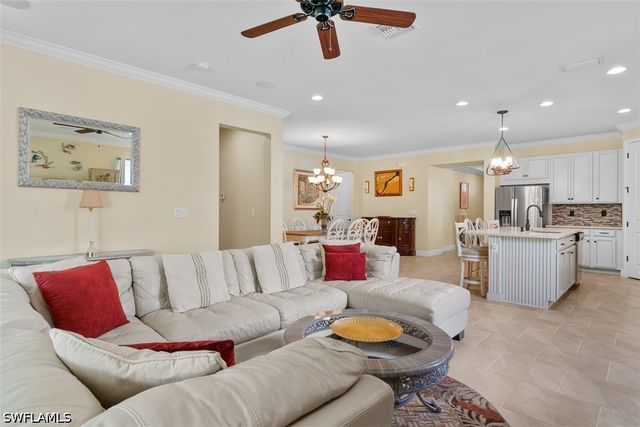 3865 Helmsman DR, Naples, FL 34120