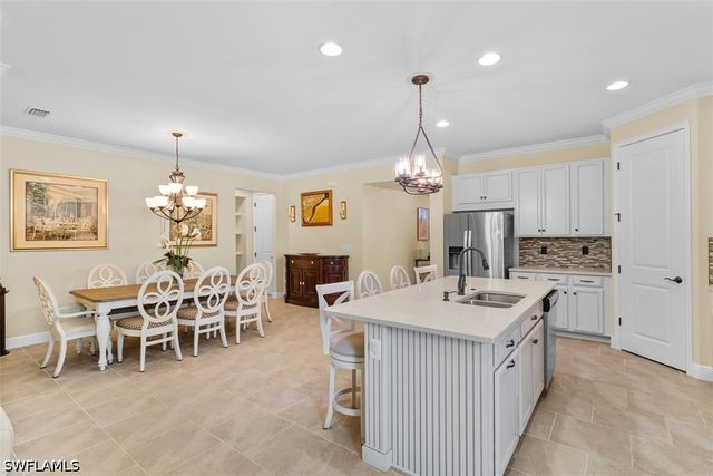 3865 Helmsman DR, Naples, FL 34120