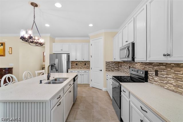 3865 Helmsman DR, Naples, FL 34120