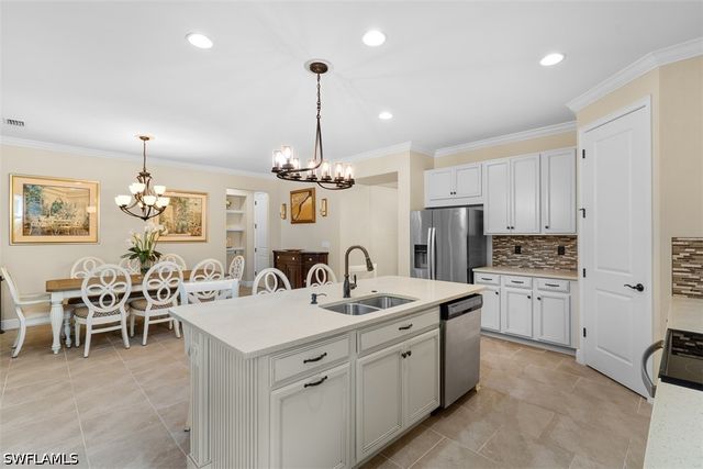 3865 Helmsman DR, Naples, FL 34120
