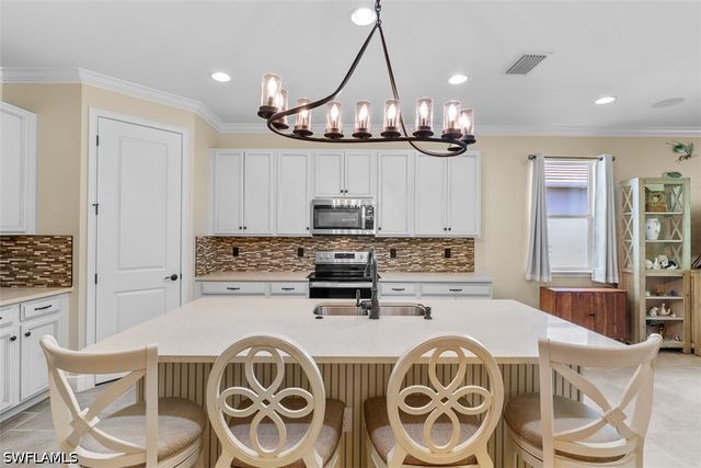 3865 Helmsman DR, Naples, FL 34120