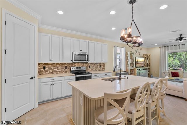 3865 Helmsman DR, Naples, FL 34120