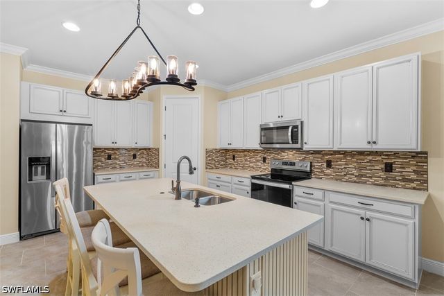 3865 Helmsman DR, Naples, FL 34120
