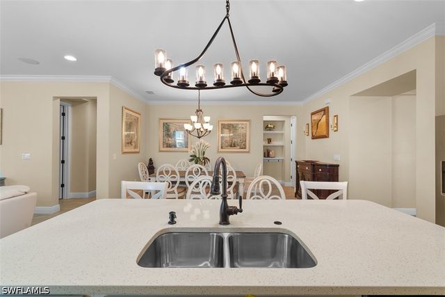 3865 Helmsman DR, Naples, FL 34120