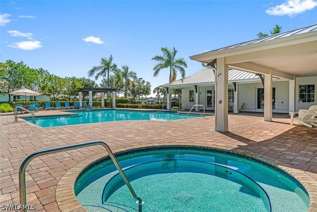 3865 Helmsman DR, Naples, FL 34120