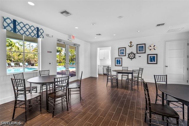 3865 Helmsman DR, Naples, FL 34120
