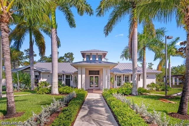 3865 Helmsman DR, Naples, FL 34120