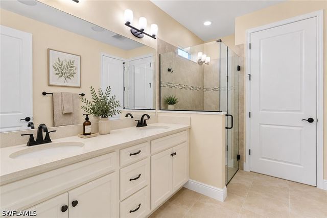 3865 Helmsman DR, Naples, FL 34120