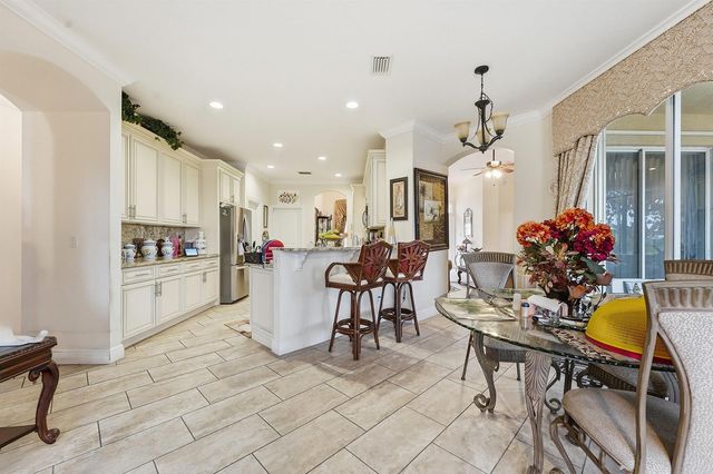 6988 NW Hartney Way, Port St. Lucie, FL 34983