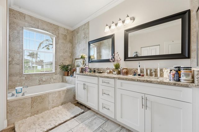 6988 NW Hartney Way, Port St. Lucie, FL 34983