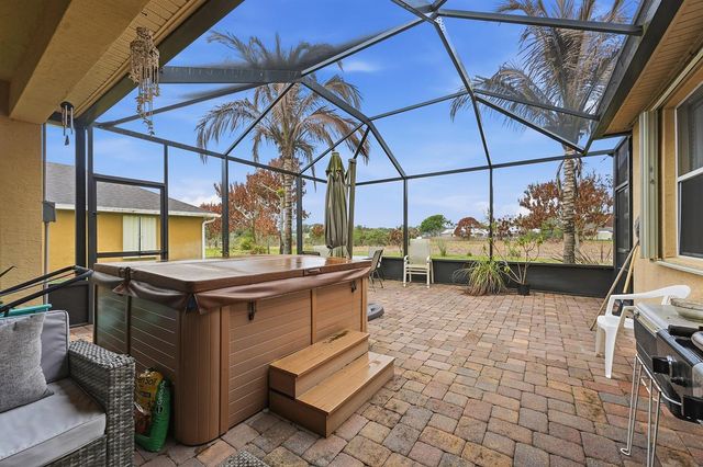 6988 NW Hartney Way, Port St. Lucie, FL 34983