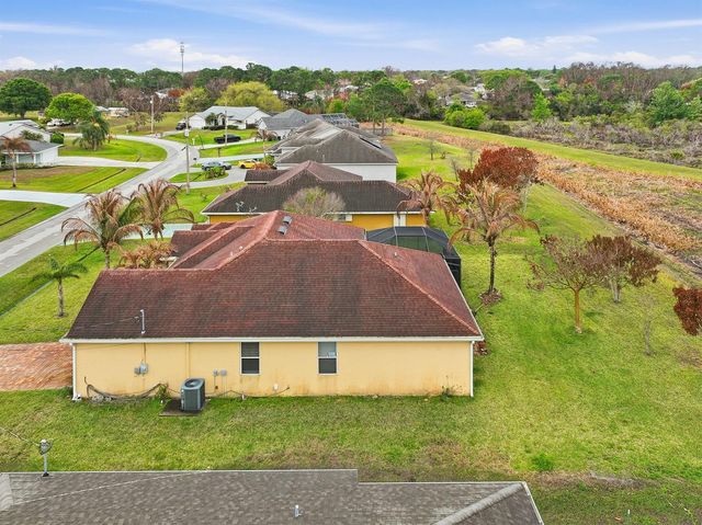 6988 NW Hartney Way, Port St. Lucie, FL 34983