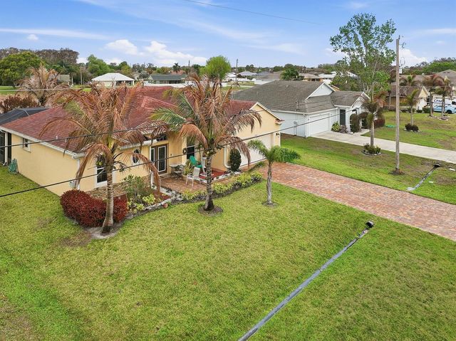 6988 NW Hartney Way, Port St. Lucie, FL 34983