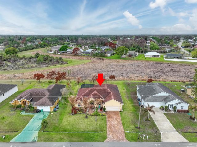 6988 NW Hartney Way, Port St. Lucie, FL 34983