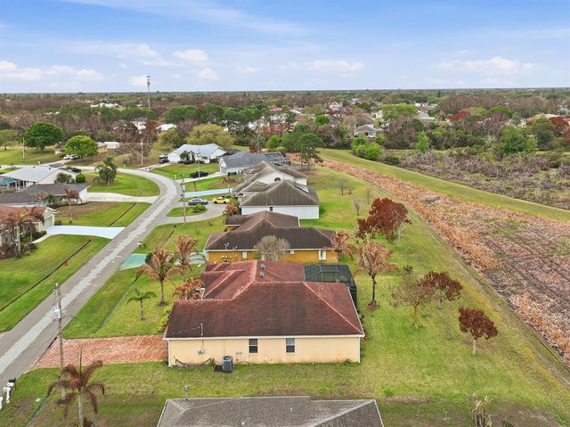 6988 NW Hartney Way, Port St. Lucie, FL 34983