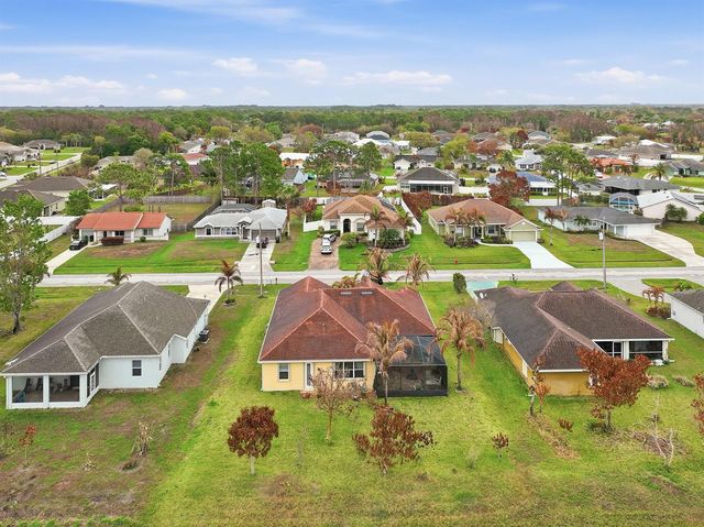 6988 NW Hartney Way, Port St. Lucie, FL 34983