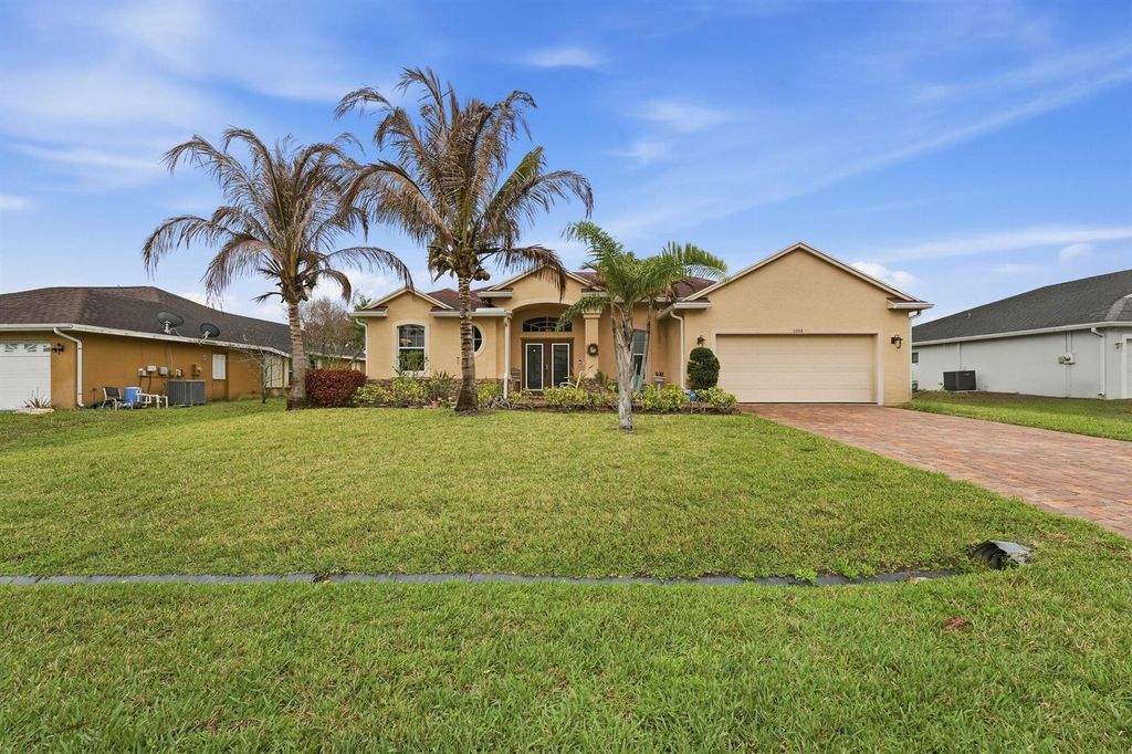 6988 NW Hartney Way, Port St. Lucie, FL 34983