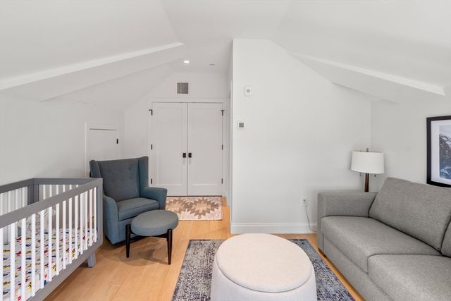 21 Crowninshield Rd 21, Brookline, MA 02446