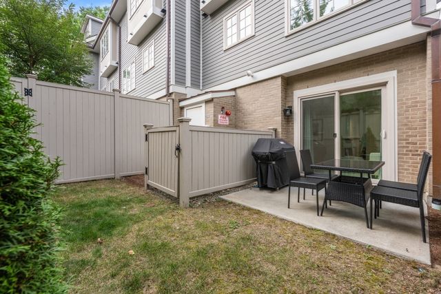 21 Crowninshield Rd 21, Brookline, MA 02446