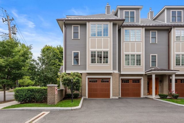 21 Crowninshield Rd 21, Brookline, MA 02446