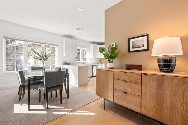 21 Crowninshield Rd 21, Brookline, MA 02446