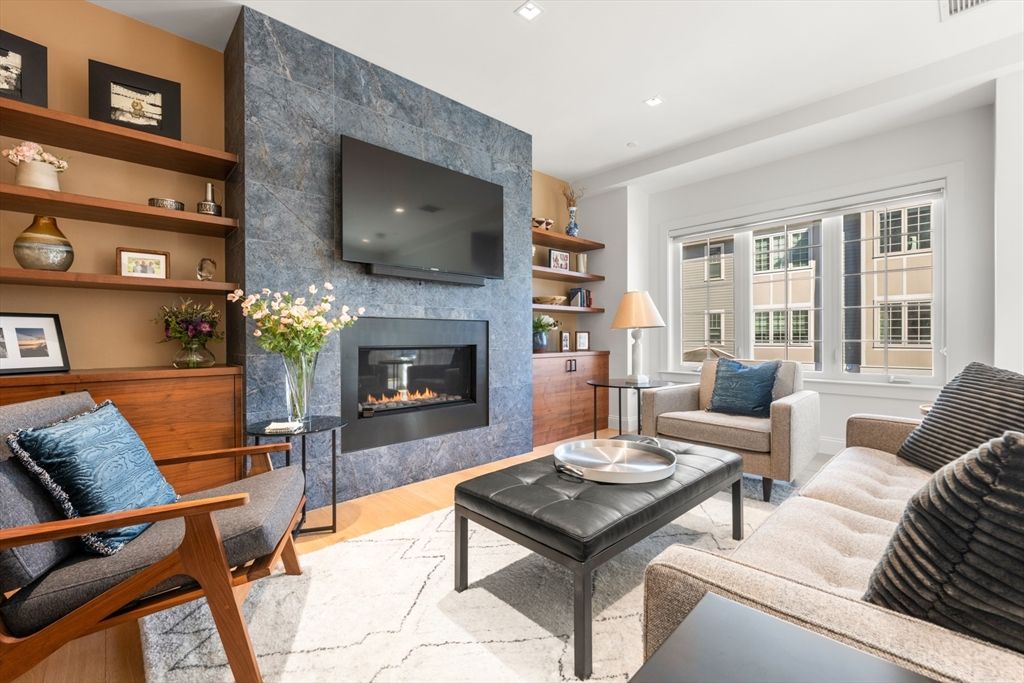 21 Crowninshield Rd 21, Brookline, MA 02446