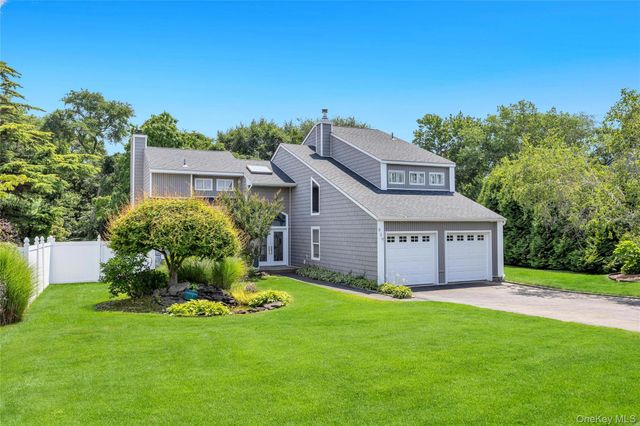 859 Pine Avenue, West Islip, NY 11795