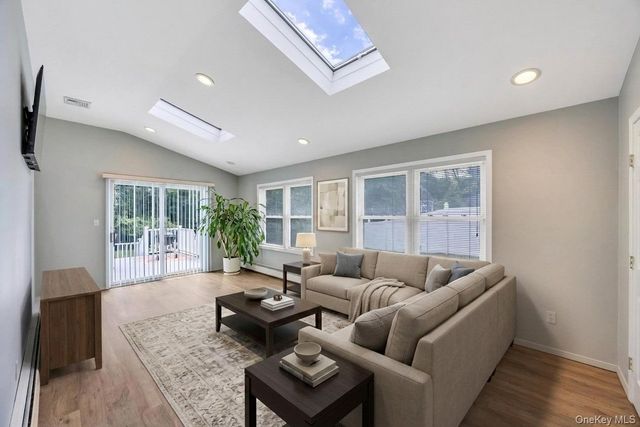 859 Pine Avenue, West Islip, NY 11795