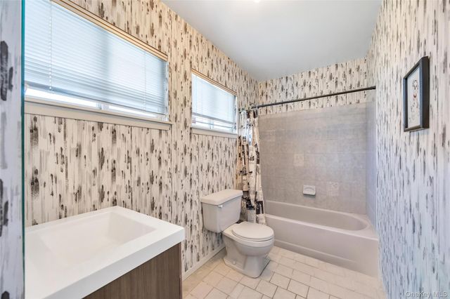 859 Pine Avenue, West Islip, NY 11795
