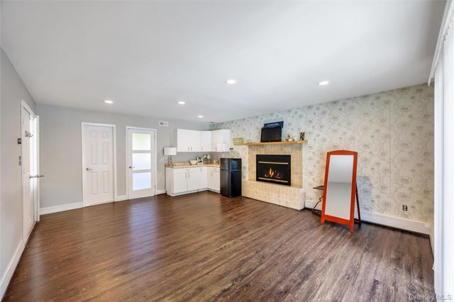 859 Pine Avenue, West Islip, NY 11795