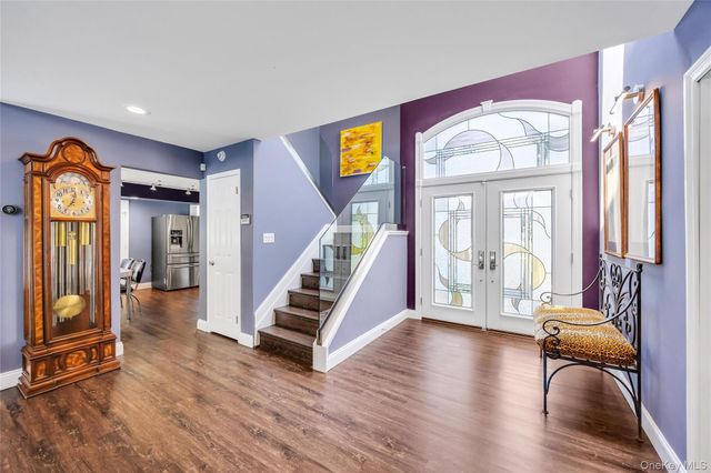 859 Pine Avenue, West Islip, NY 11795