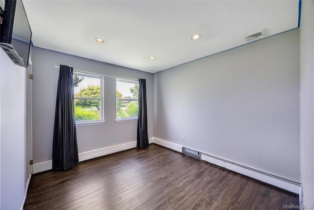 859 Pine Avenue, West Islip, NY 11795
