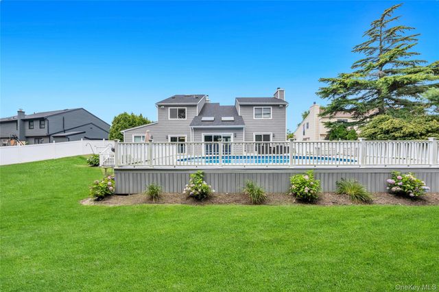 859 Pine Avenue, West Islip, NY 11795