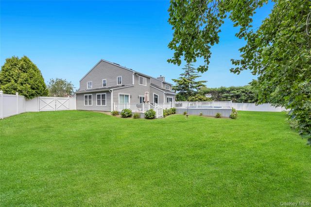859 Pine Avenue, West Islip, NY 11795