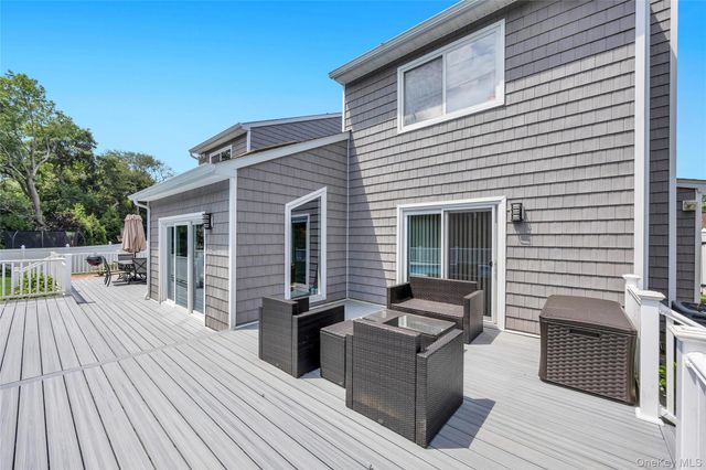 859 Pine Avenue, West Islip, NY 11795