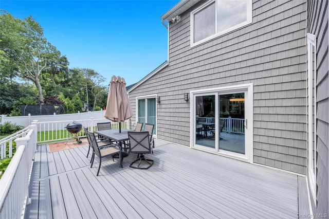 859 Pine Avenue, West Islip, NY 11795