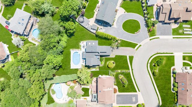 859 Pine Avenue, West Islip, NY 11795