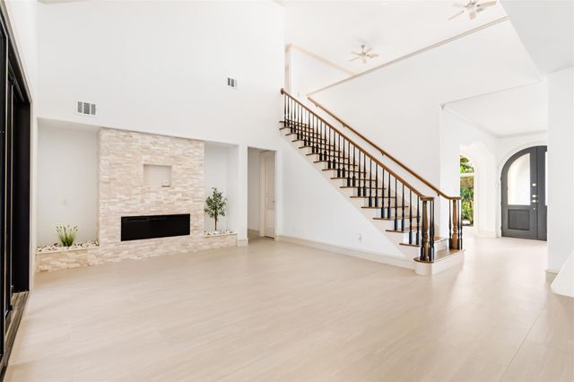 1207 Vista Del Lago Drive, Huffman, TX 77336