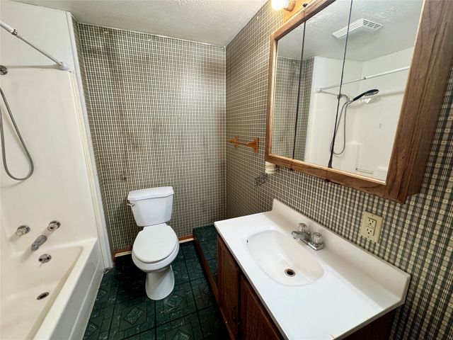 1800 CENTER Street, Erie, PA 16510
