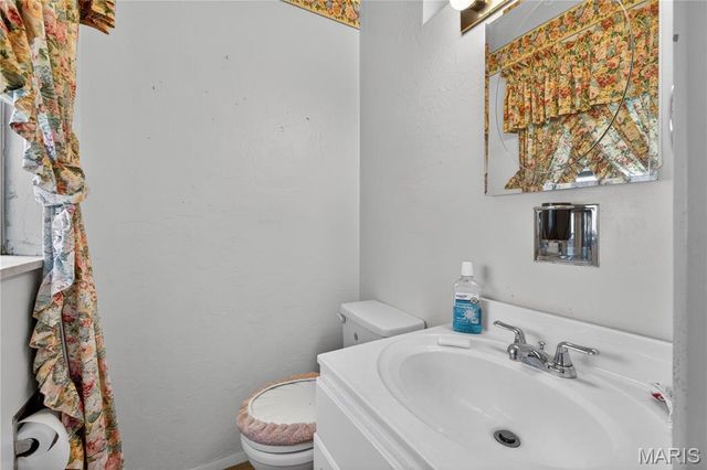 2629 Netherton Drive, St Louis, MO 63136