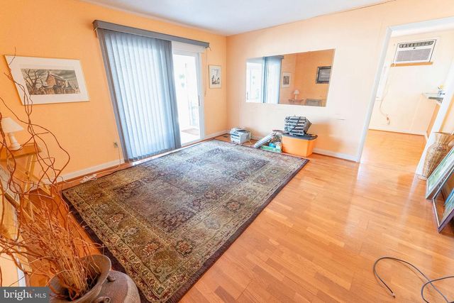 513 EGGERTS CROSSING RD, Ewing, NJ 08638