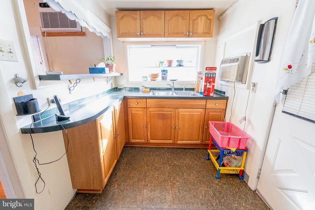 513 EGGERTS CROSSING RD, Ewing, NJ 08638