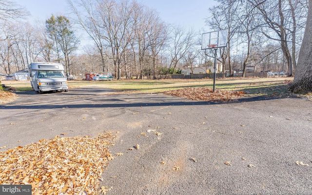 513 EGGERTS CROSSING RD, Ewing, NJ 08638